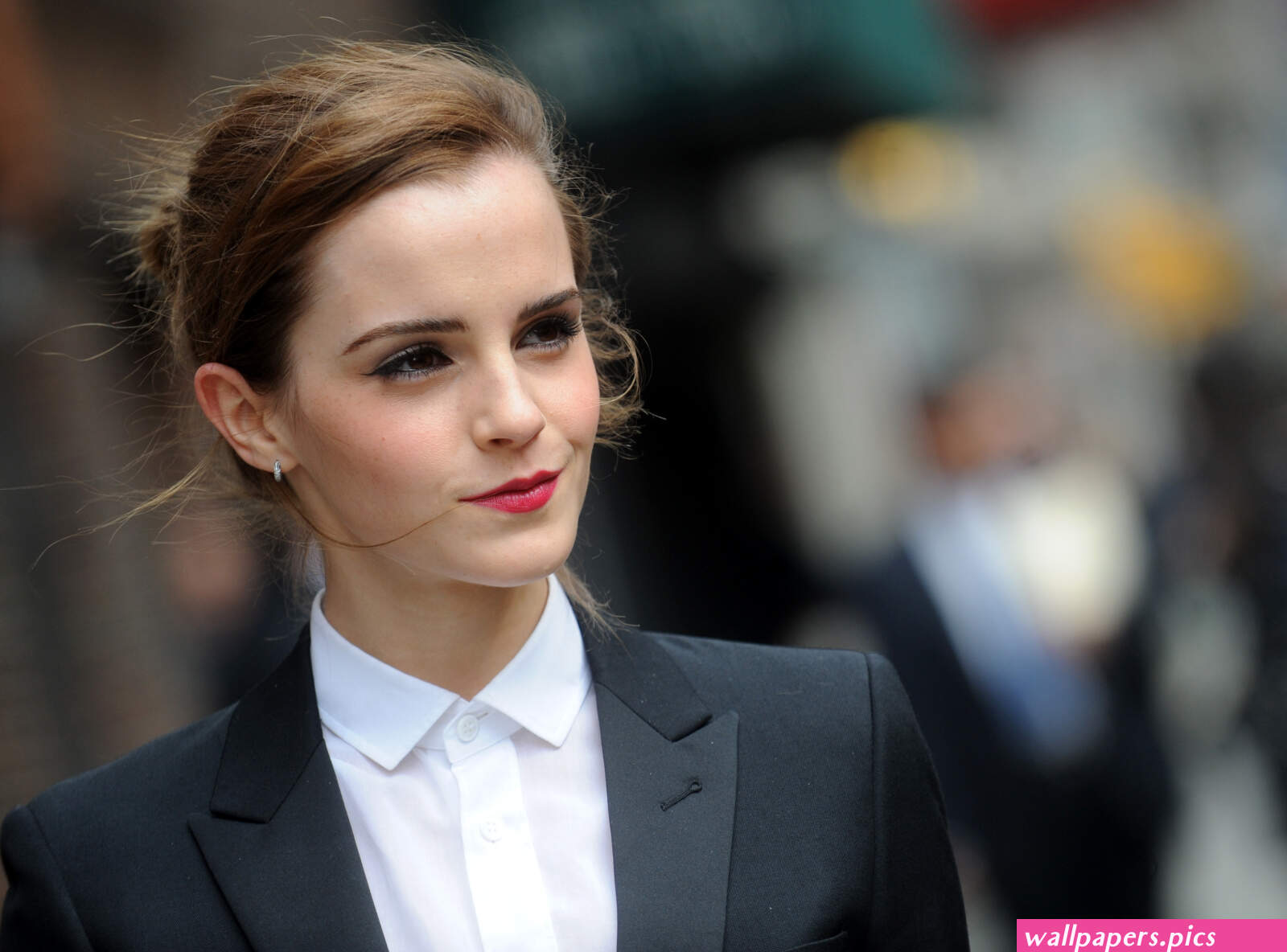 [Image: emma-watson-wallpaper-1.jpg]